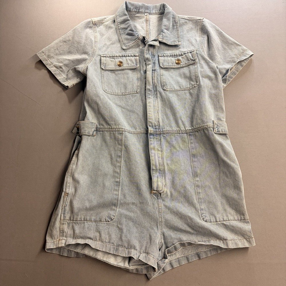 Women’s Light Wash Denim Utility Romper Size L Short Sleeve Zip Front Pockets